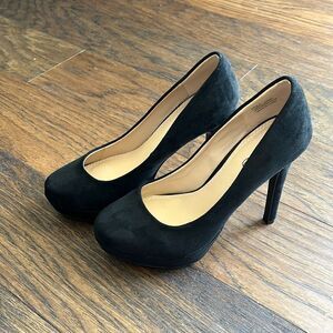 BEBE like new Black faux suede black heels
